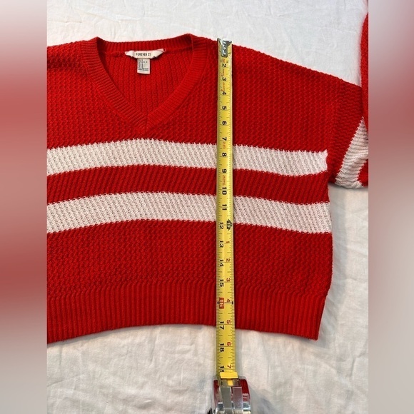 Forever 21 Cropped Sweater Sz S Red w/White Stripes Academia Clueless Preppy - Picture 4 of 6